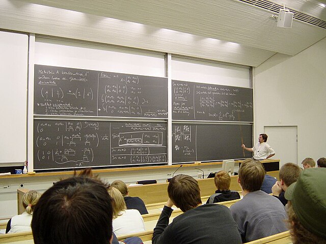Mathematics_lecture_at_the_Helsinki_University_of_Technology.jpg